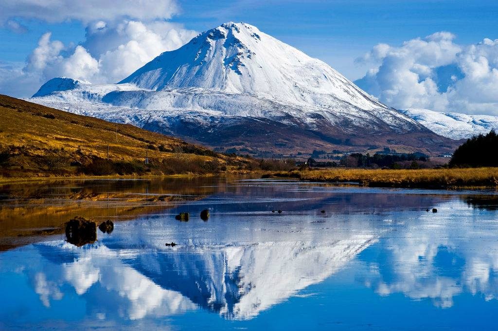 Image of 愛爾蘭旅遊景點多尼哥郡埃里格爾山 Mount Errigal County Donegal Ireland Mount Errigal in snow