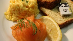 image of 愛爾蘭美食都柏林早餐 Best Breakfast in Dublin 愛爾蘭三文魚炒蛋早餐 Queen of Tarts Smoked Salmon and Scrambled Eggs
