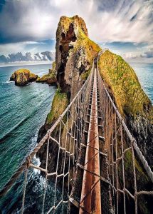 愛爾蘭旅遊景點英國北愛爾蘭卡里克吊橋 Carrick-a-Rede Rope Bridge County Antrim Northern Ireland 