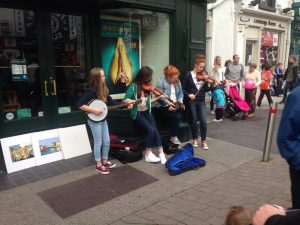 Image of 愛爾蘭旅遊景點斯萊戈郡街頭表演 Music in County Sligo 