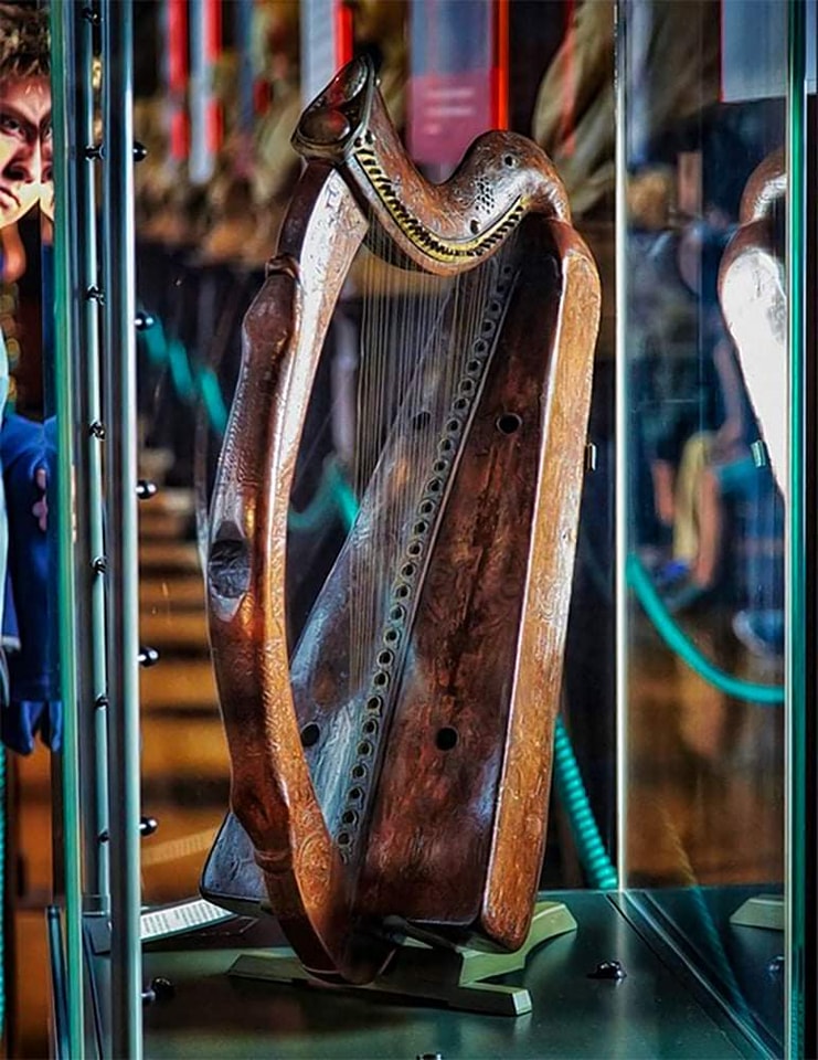 Irish national icon and Symbol of Ireland – Harp