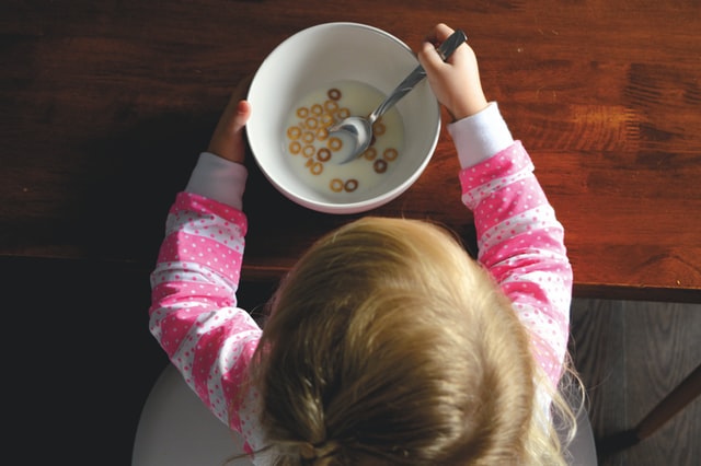 未來幾個月對兒童食物支援的需求預計將增長近60％