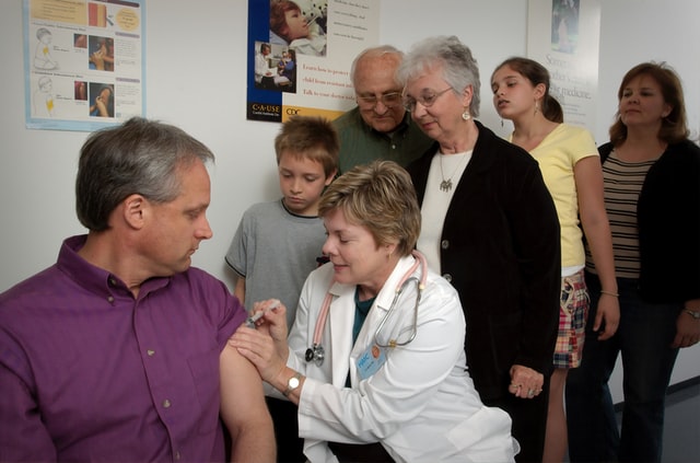 COVID-19：臨時施打疫苗優先次序表