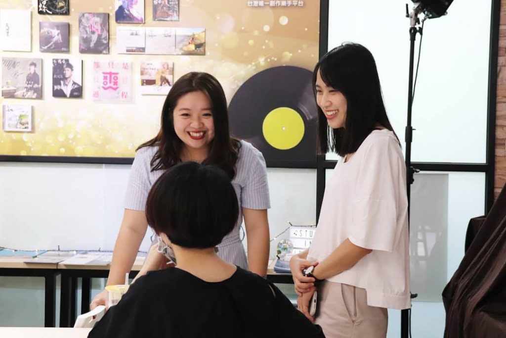 Holly chatting with students in Taipei, Taiwan